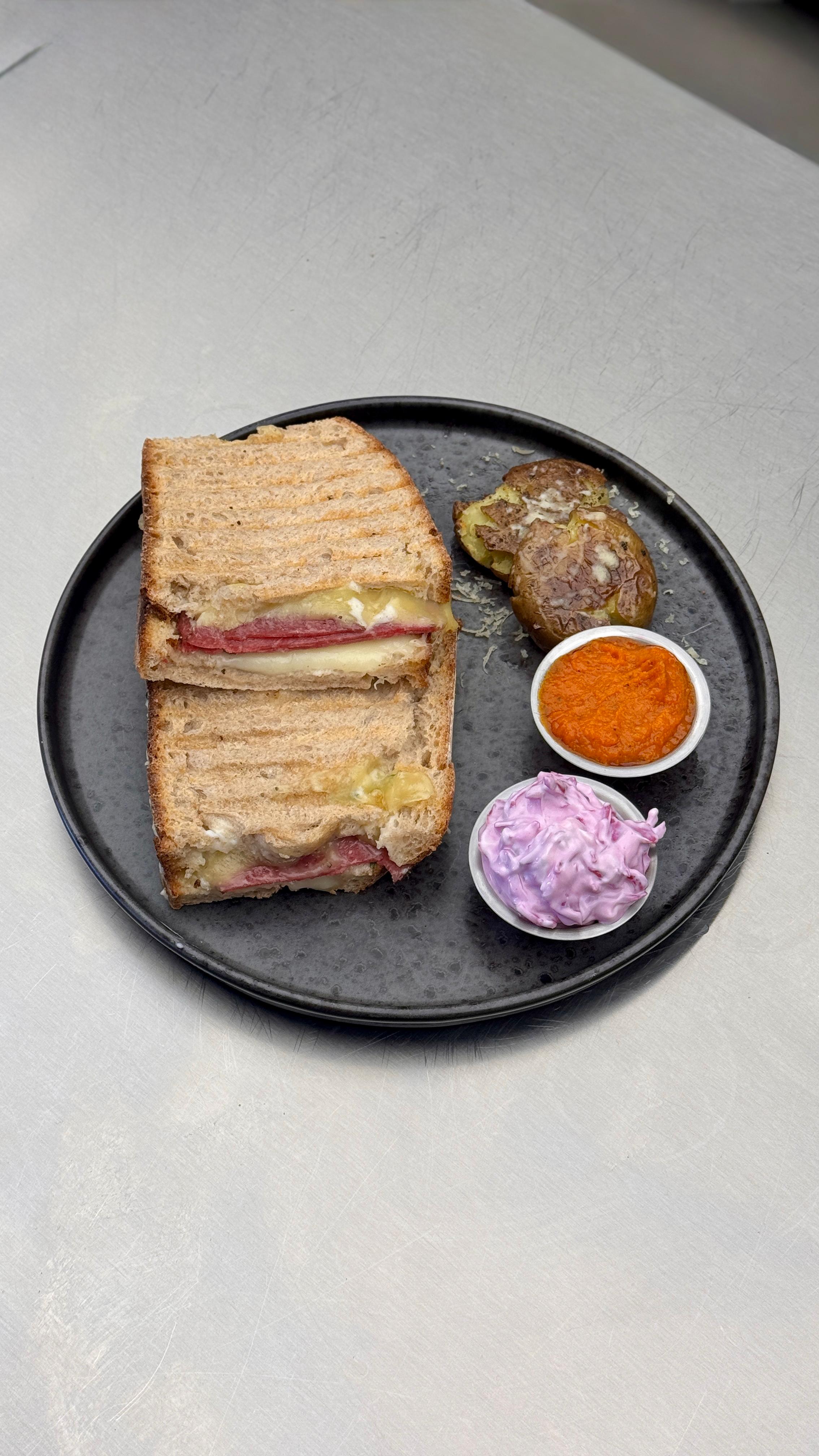 FAMILY HOUSE - TOAST